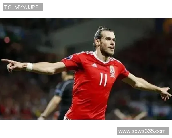 法国十几岁足球球星男友甜蜜日常曝光 网友称其为新一代足球才俊