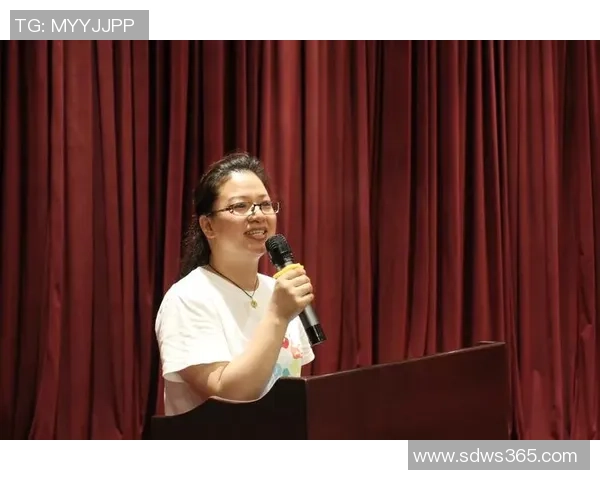 聚焦绿茵传奇球星模糊头像背后的荣耀与青春记忆